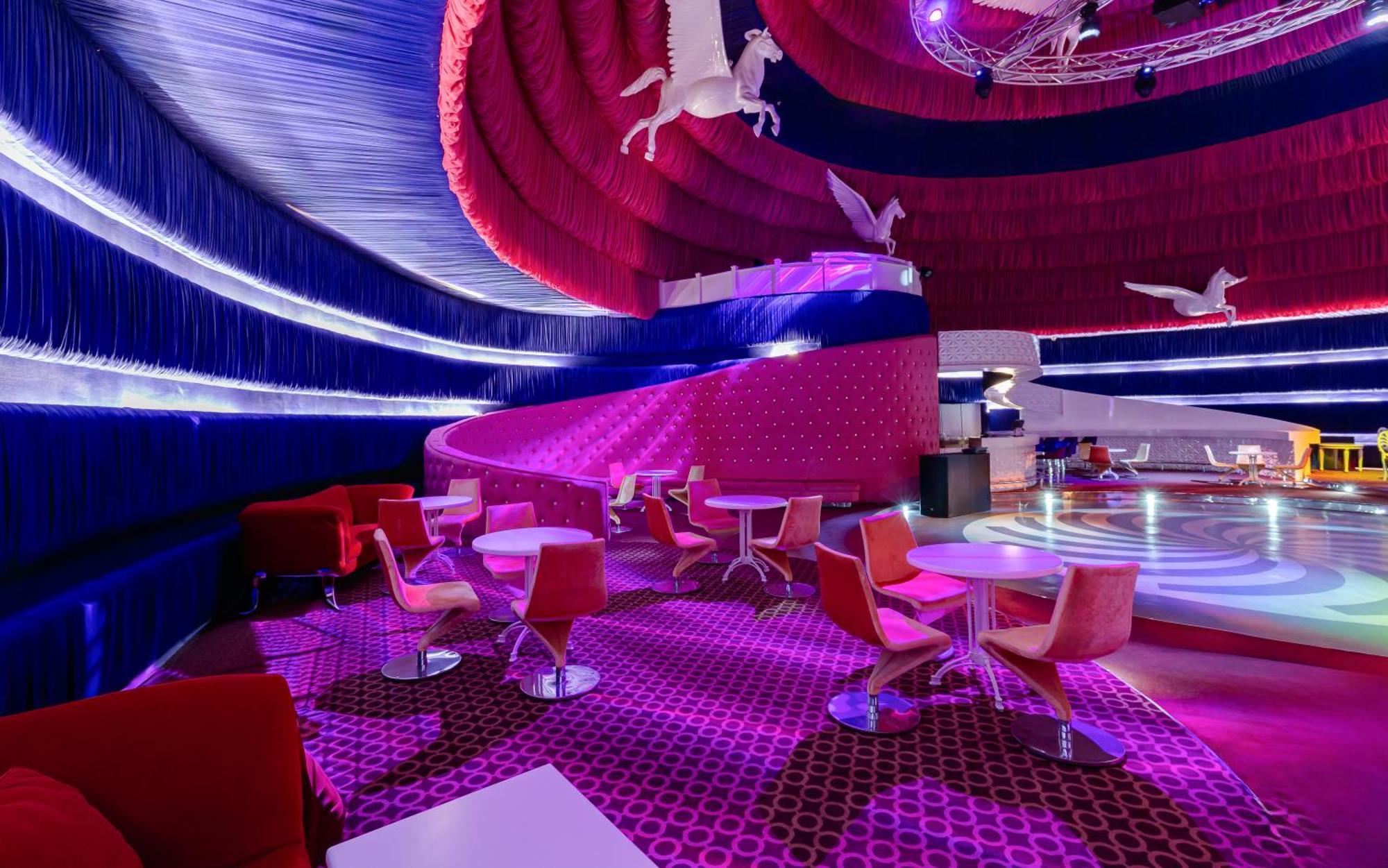 沙马基宫色拉迪尔酒店 Seredil 外观 照片 The interior of the nightclub