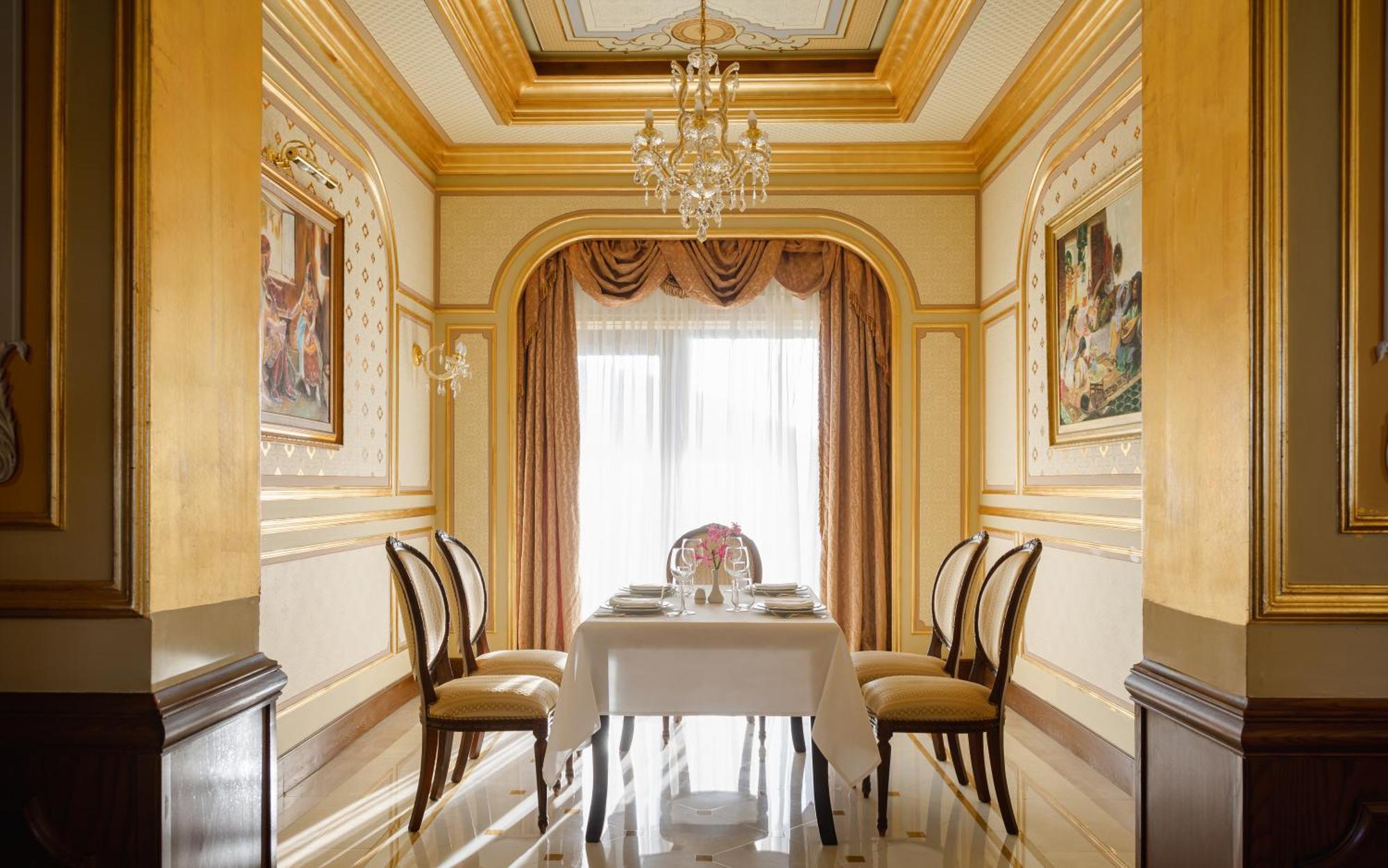 沙马基宫色拉迪尔酒店 Seredil 外观 照片 A dining room
