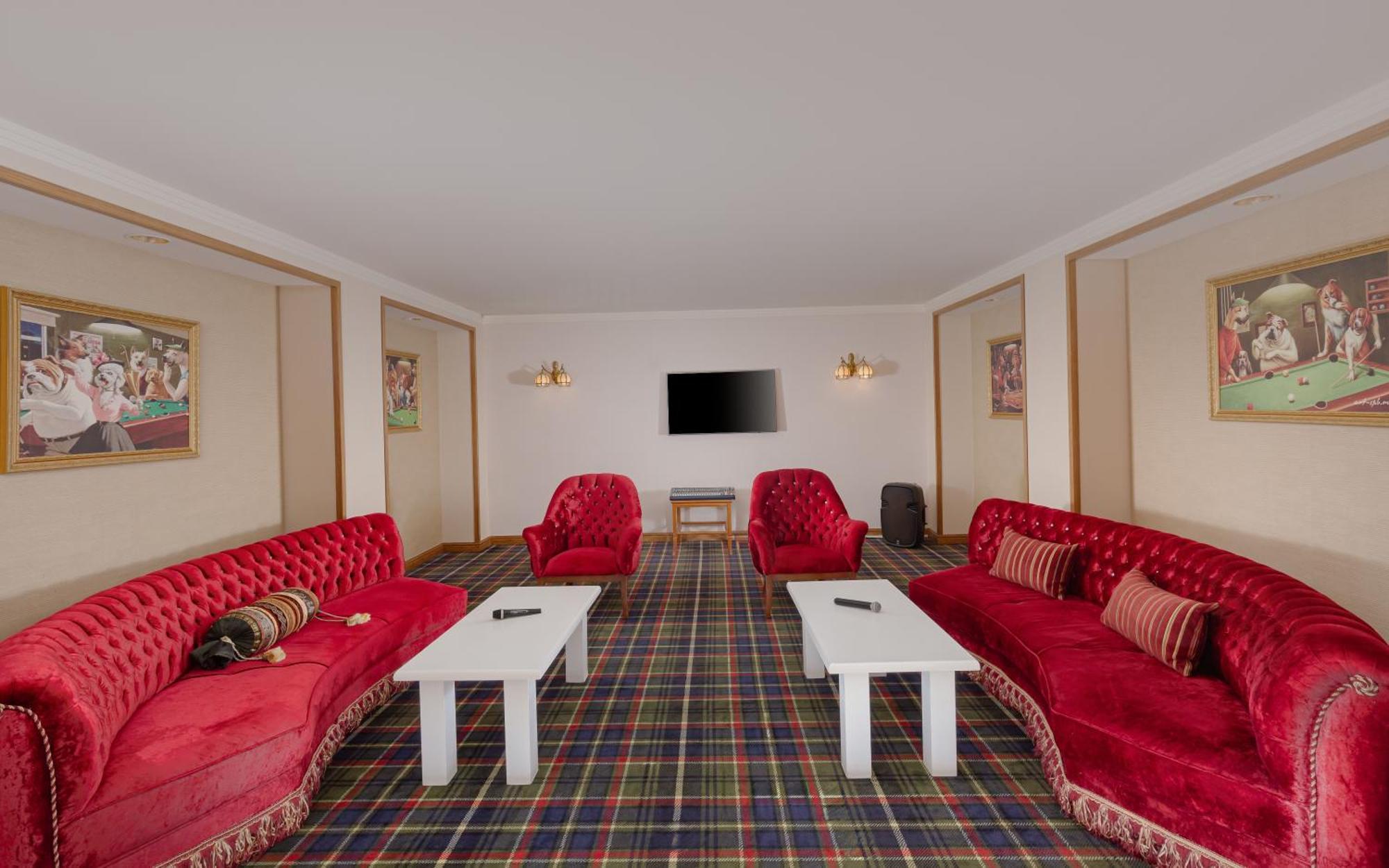 沙马基宫色拉迪尔酒店 Seredil 外观 照片 The TV room