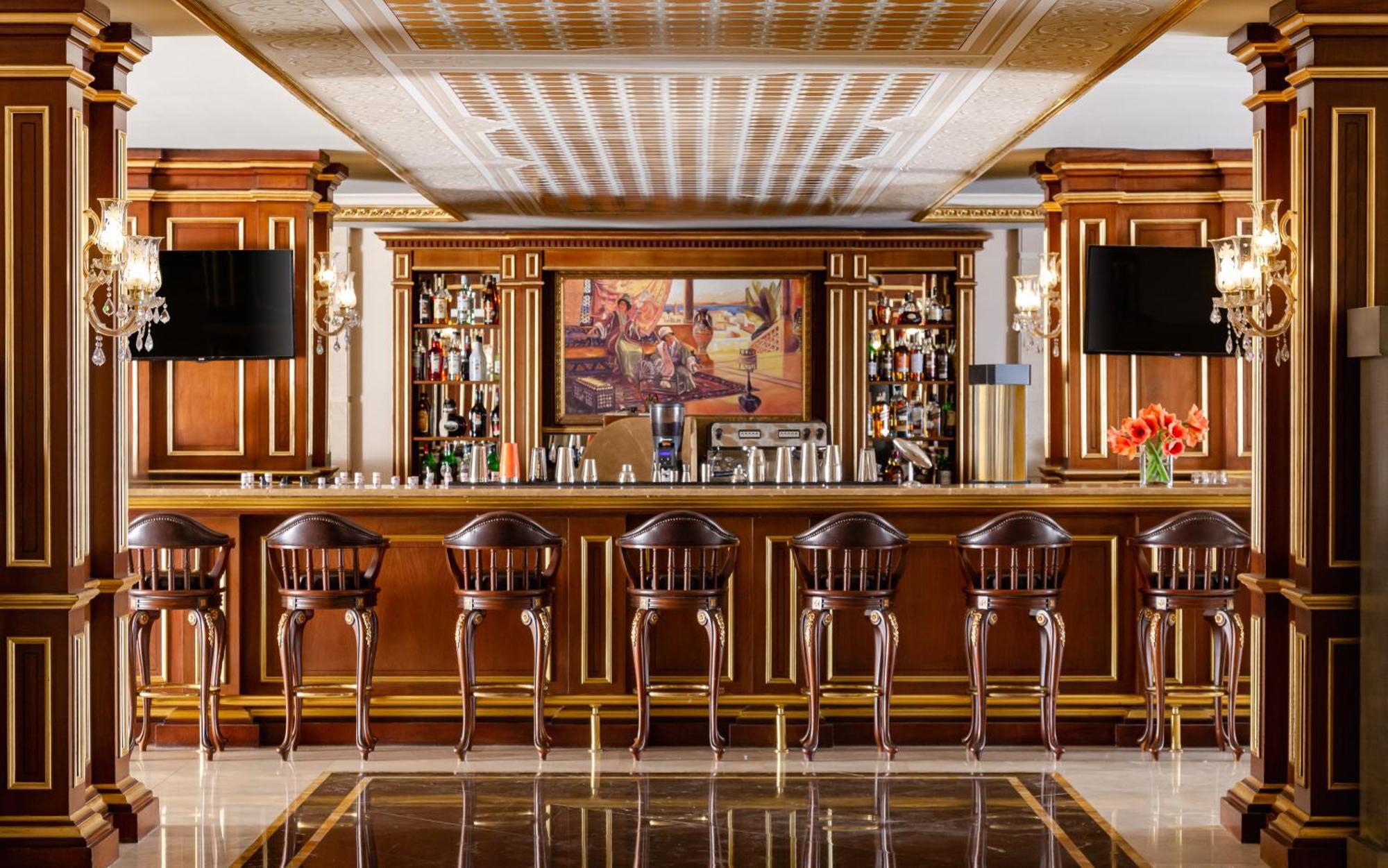 沙马基宫色拉迪尔酒店 Seredil 外观 照片 The bar at the hotel