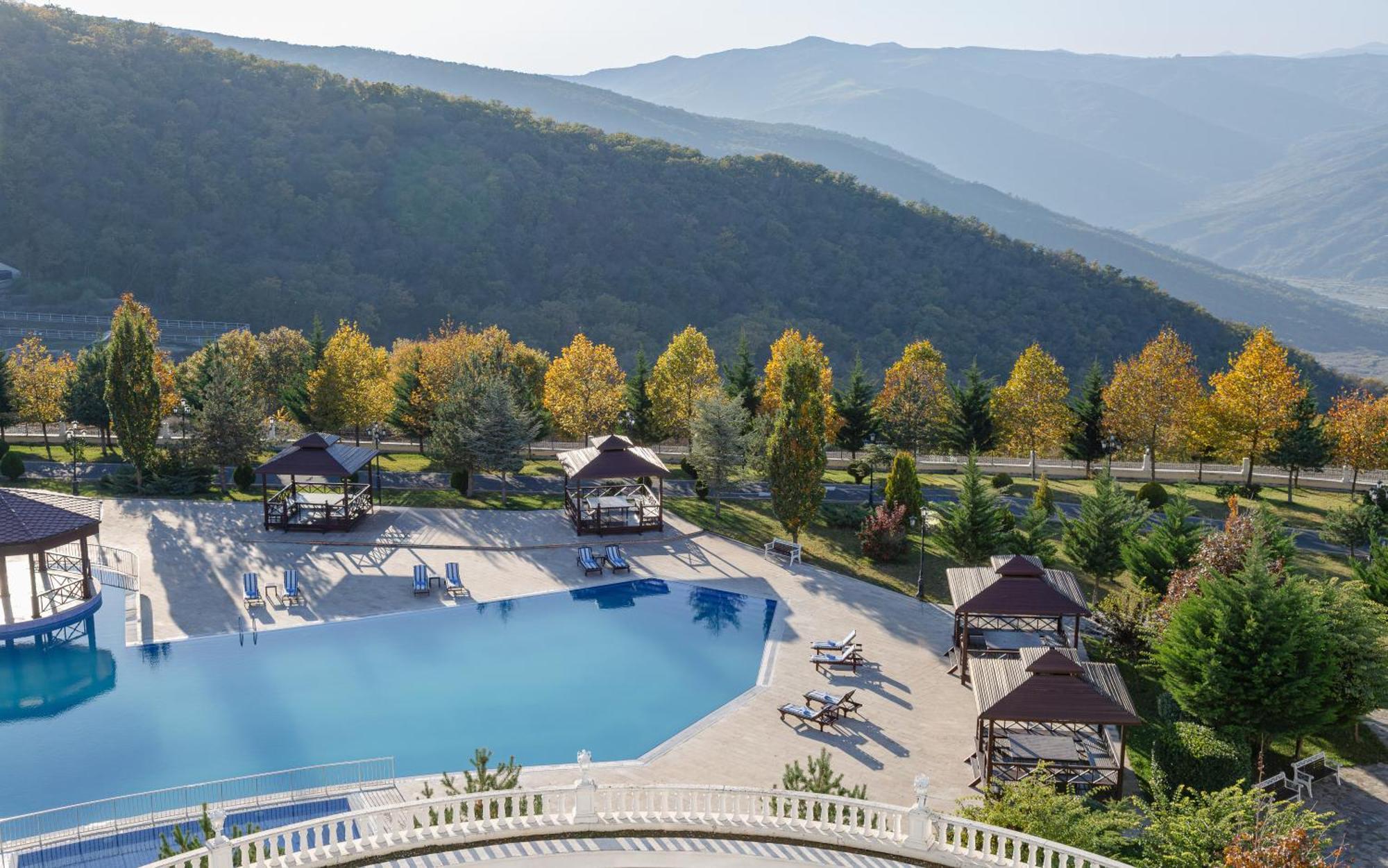 沙马基宫色拉迪尔酒店 Seredil 外观 照片 The swimming pool at the hotel