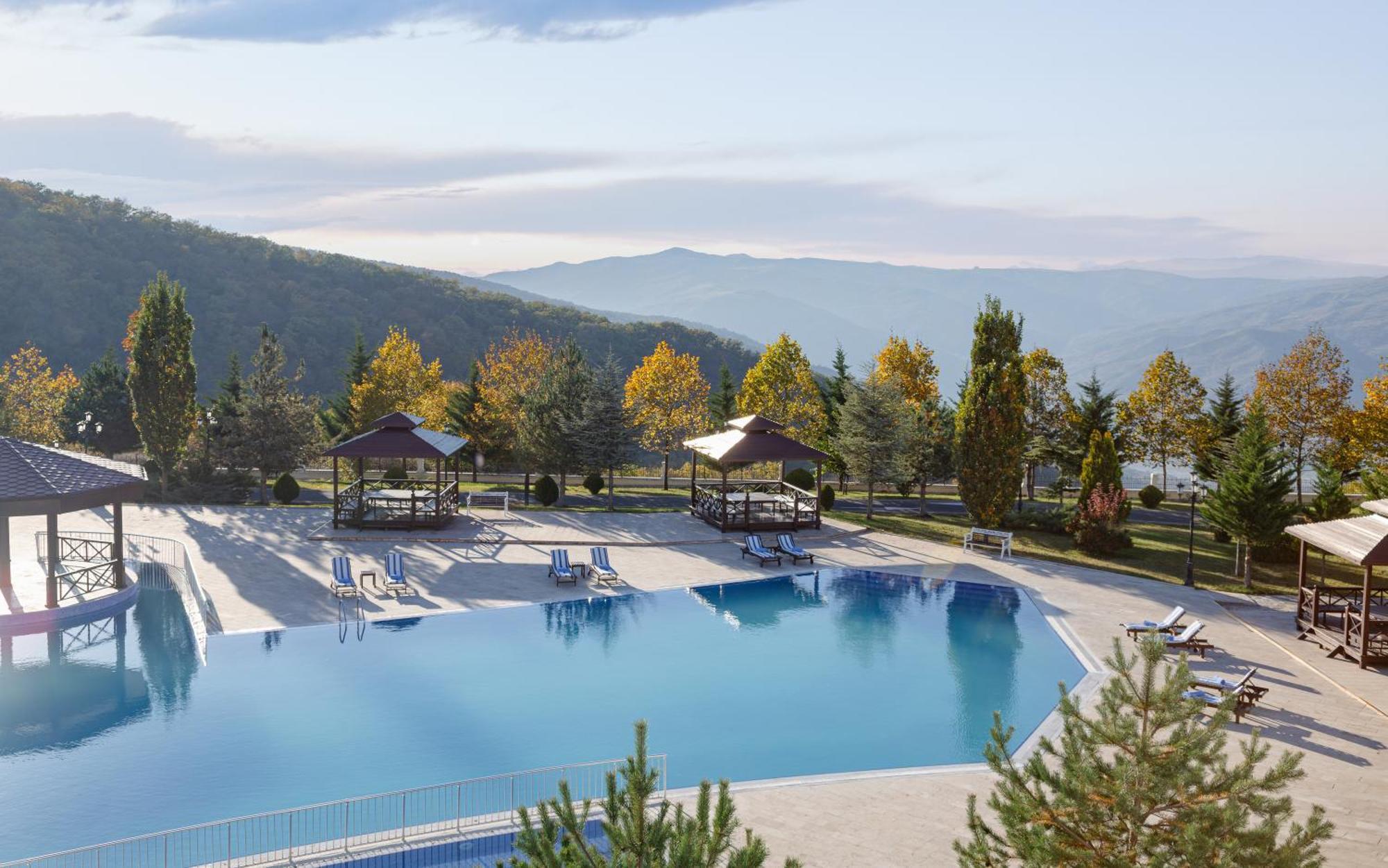 沙马基宫色拉迪尔酒店 Seredil 外观 照片 The swimming pool at the hotel