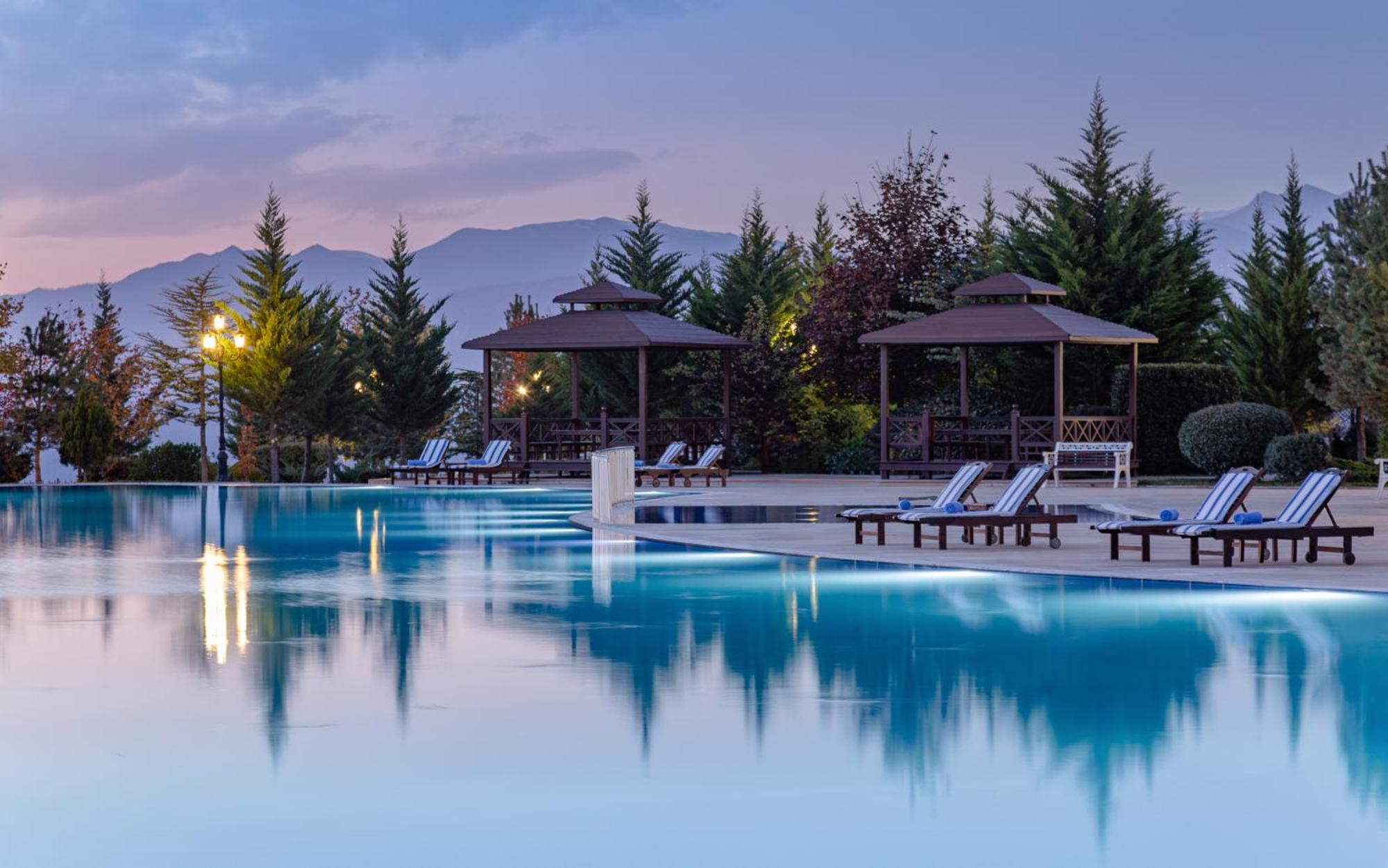 沙马基宫色拉迪尔酒店 Seredil 外观 照片 The swimming pool at the hotel