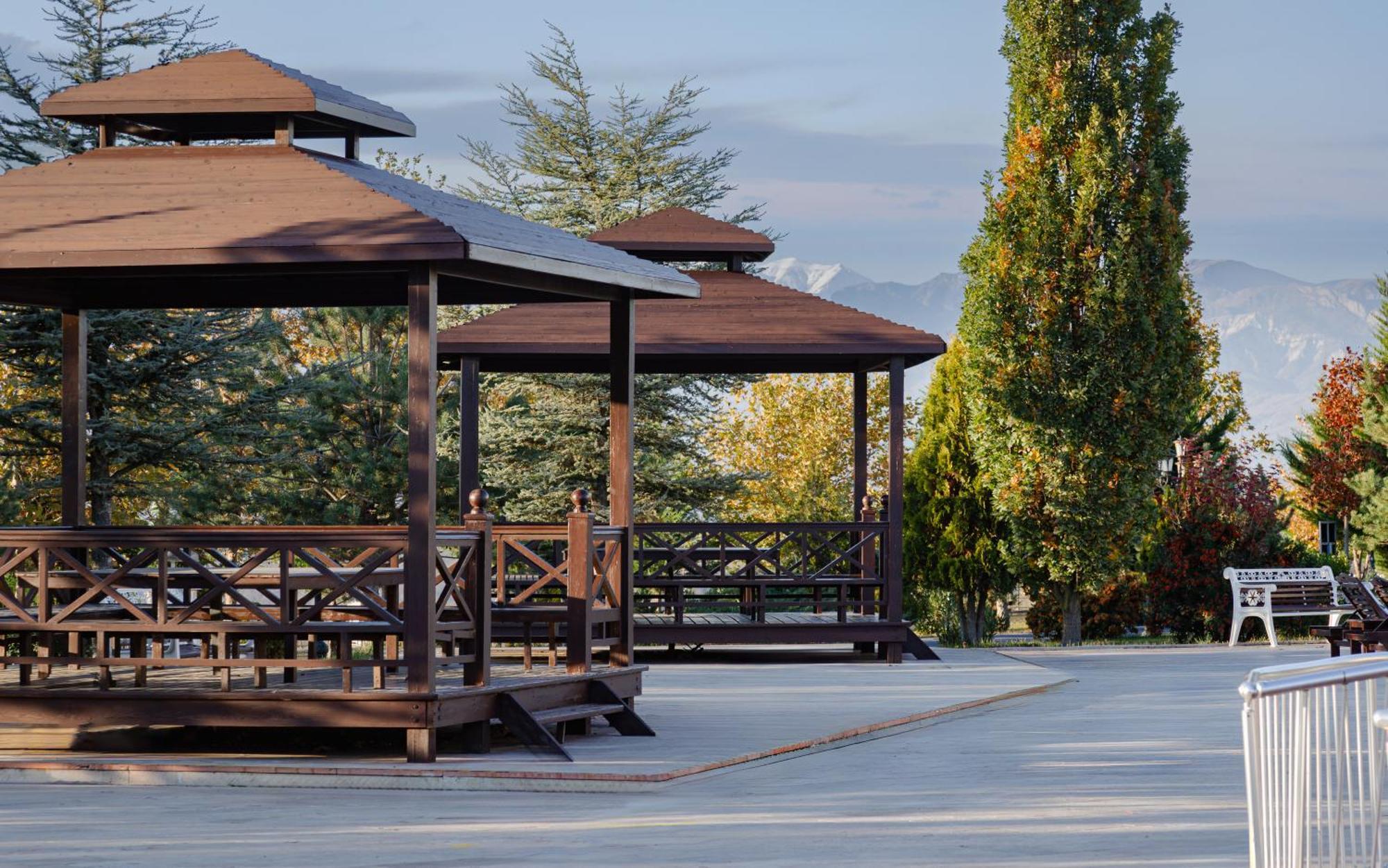 沙马基宫色拉迪尔酒店 Seredil 外观 照片 The park
