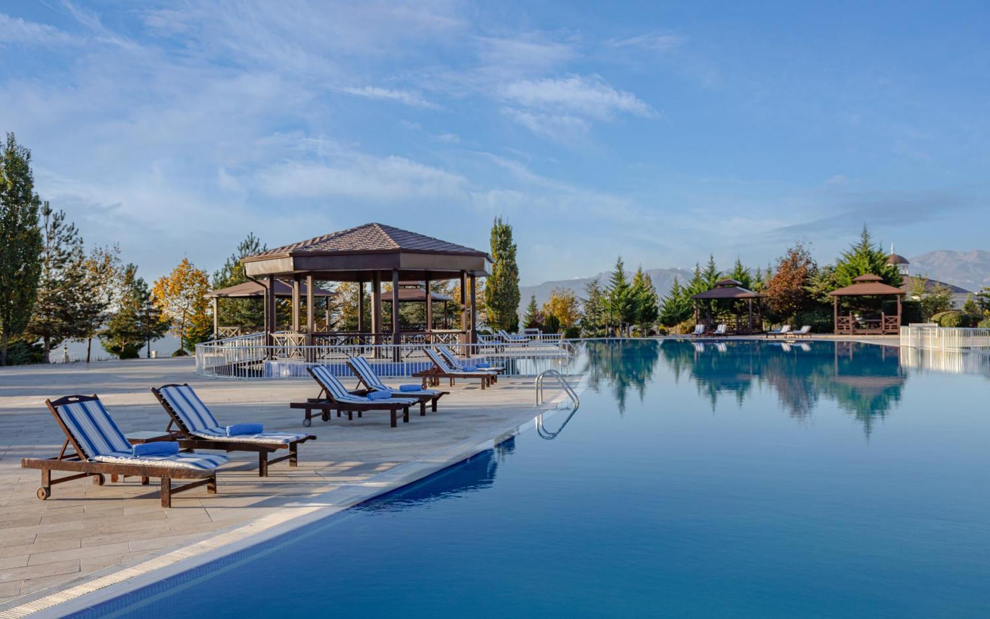 沙马基宫色拉迪尔酒店 Seredil 外观 照片 The swimming pool at the hotel