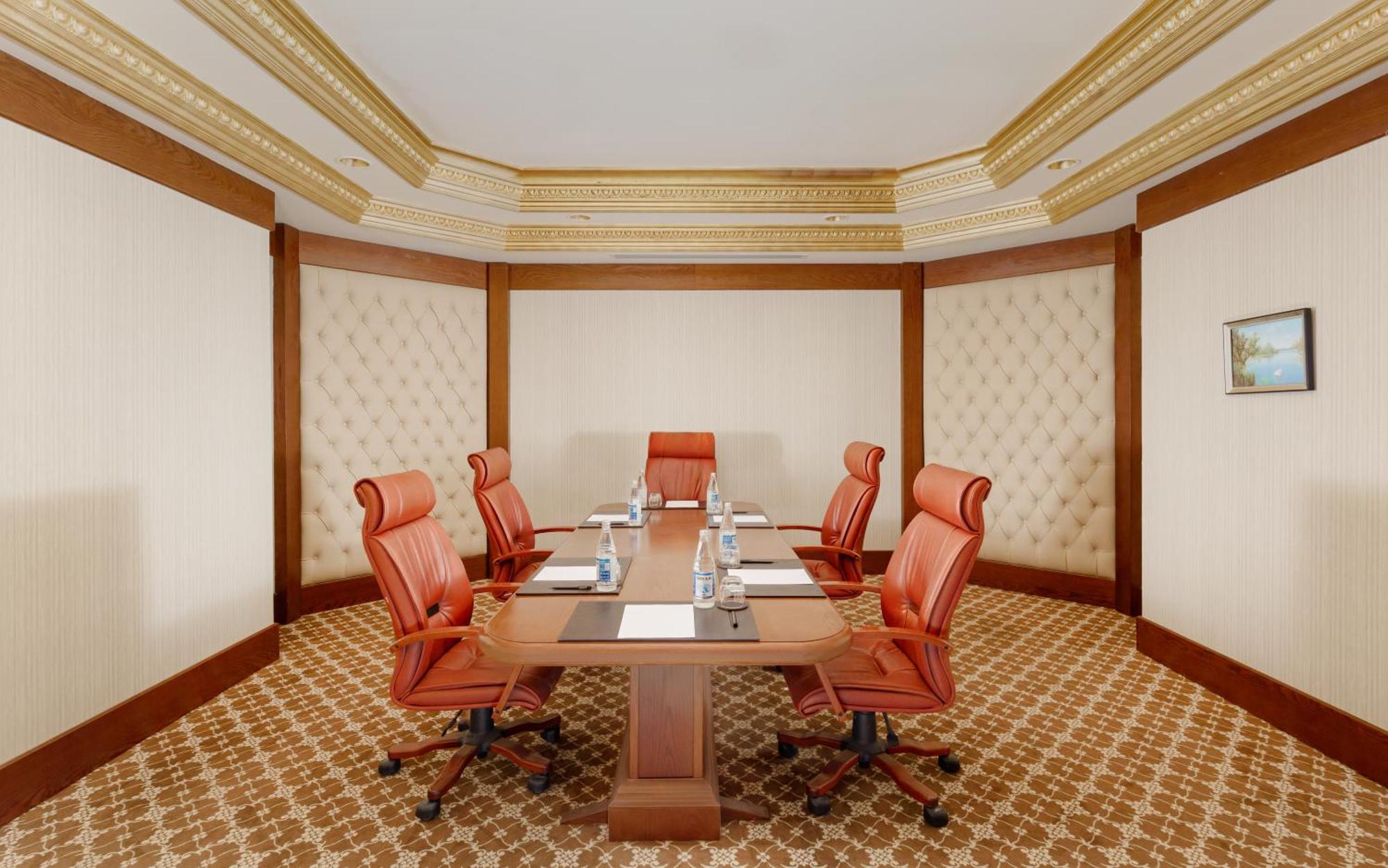 沙马基宫色拉迪尔酒店 Seredil 外观 照片 Boardroom