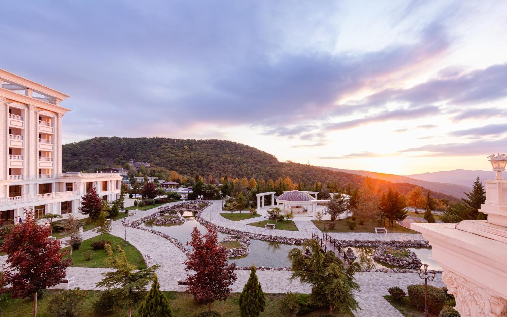 沙马基宫色拉迪尔酒店 Seredil 外观 照片 View of the campus