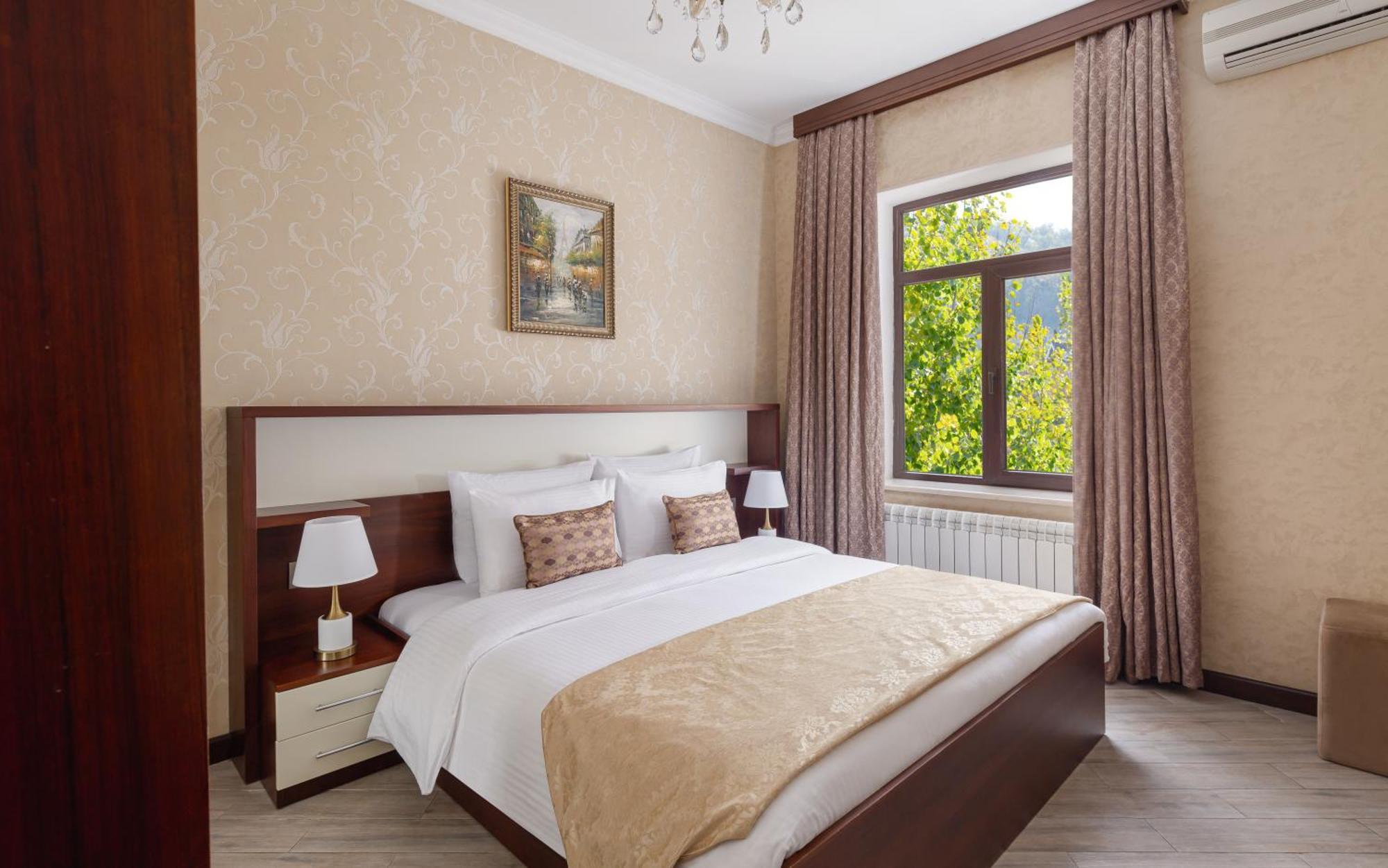 沙马基宫色拉迪尔酒店 Seredil 外观 照片 A bedroom in the hotel